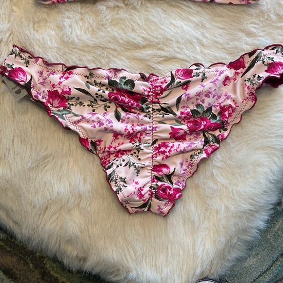 ⭐️ Mossimo Deep Red Floral Bikini Set - Picture 11 of 13